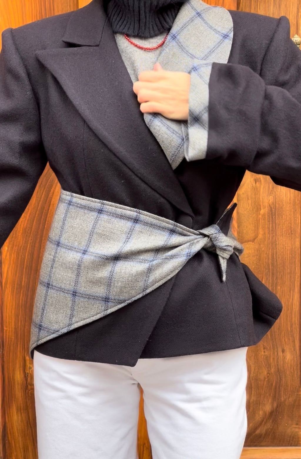 ⁠⁠Pañuelo reversible 100% lana azul marino-cuadros grises