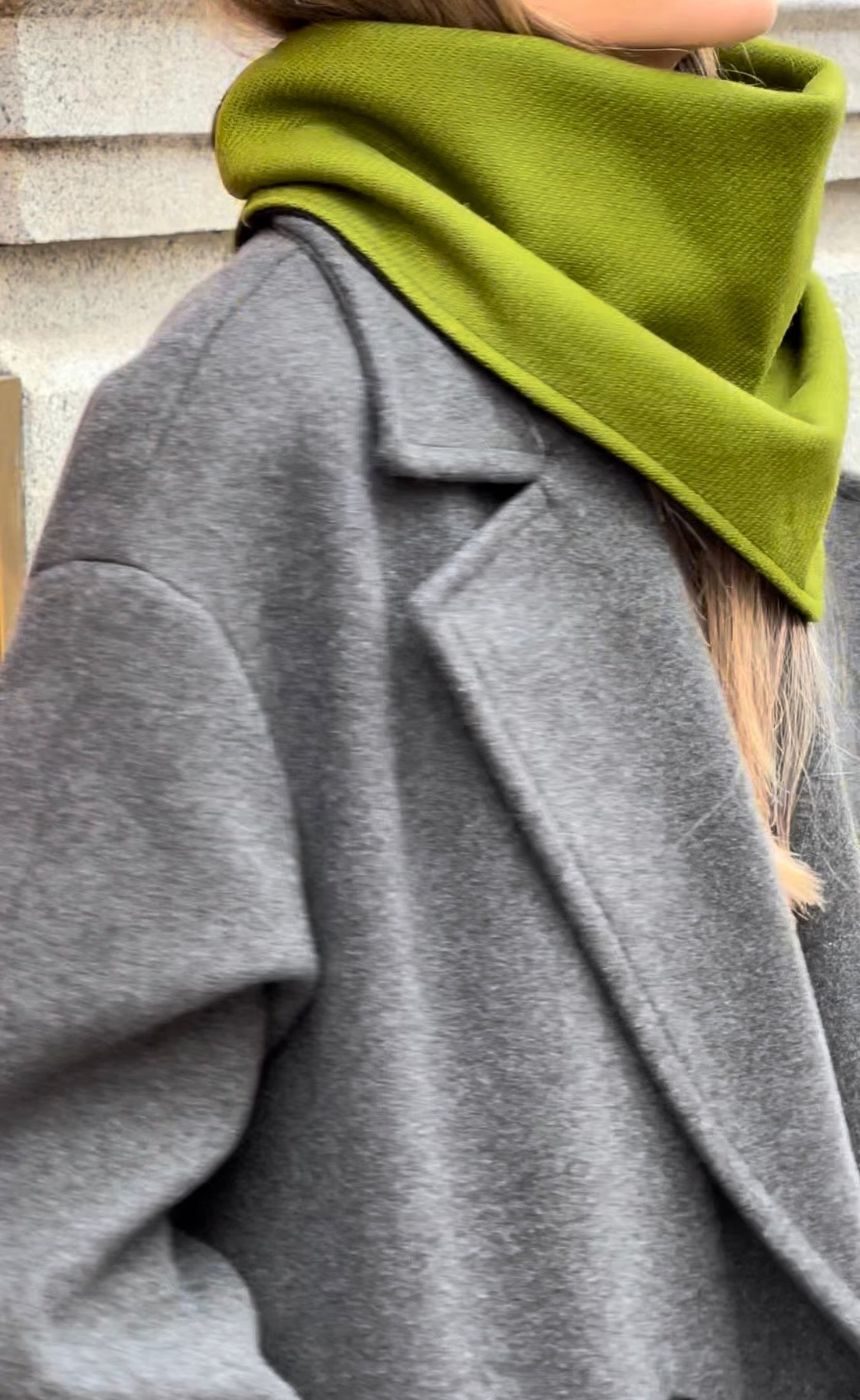 Pañuelo reversible 100% lana verde-azul marino